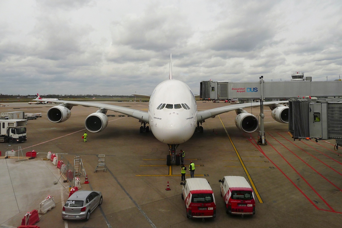 Emirates Airbus A380 am 30.3.2015 in Düsseldorf