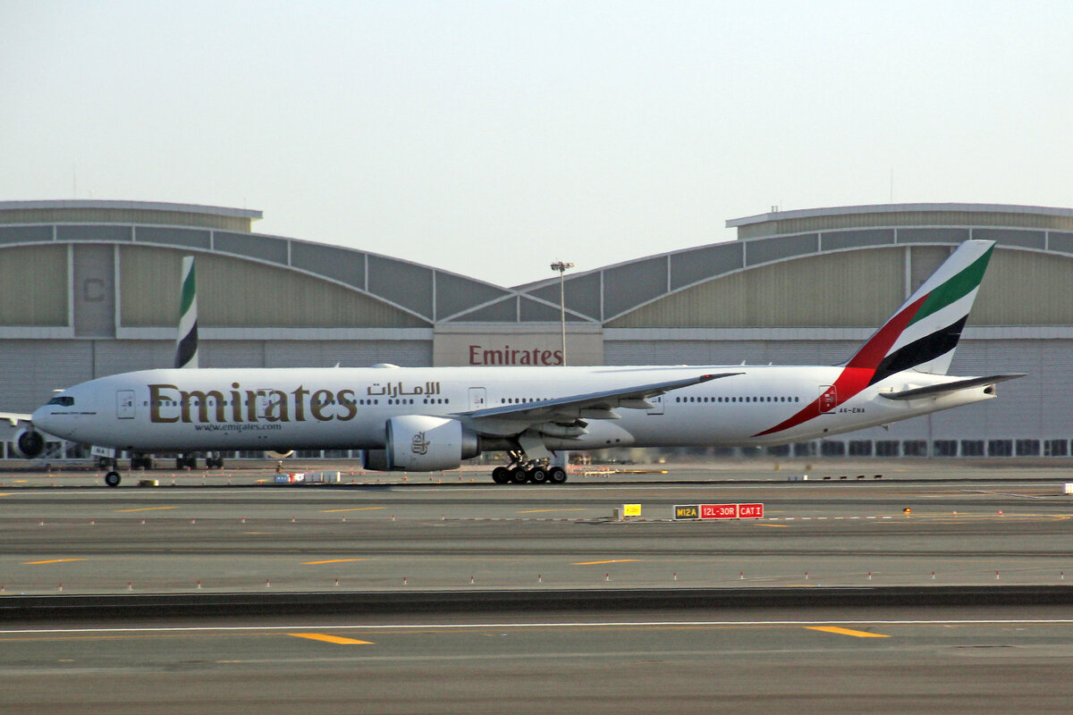 Emirates Airlines, A6-ENA, Boeing 777-31HER, msn: 41082/1047, 06.Februar 2022, DXB Dubai, VAE.