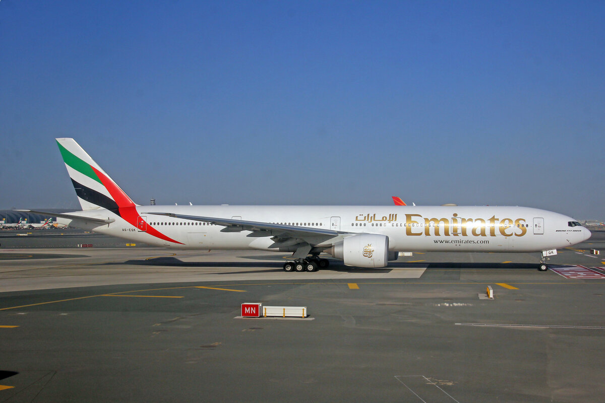 Emirates Airlines, A6-EQK, Boeing 777-31HER, msn: 42359/1553, 06.Februar 2022, DXB Dubai, VAE.