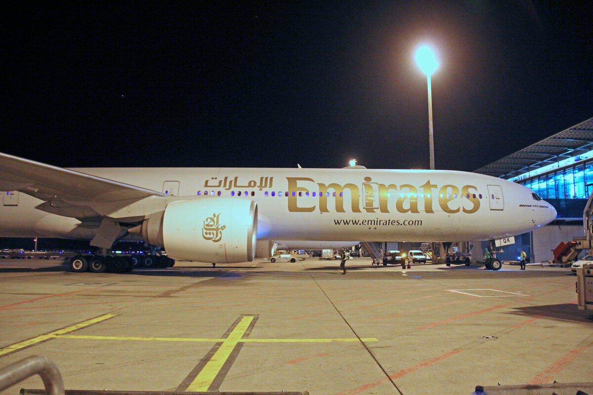 Emirates Airlines, A6-EQK, Boeing B777-31HER, msn: 42359/1553, 26.November 2022, ZRH Zürich, Switzerland.