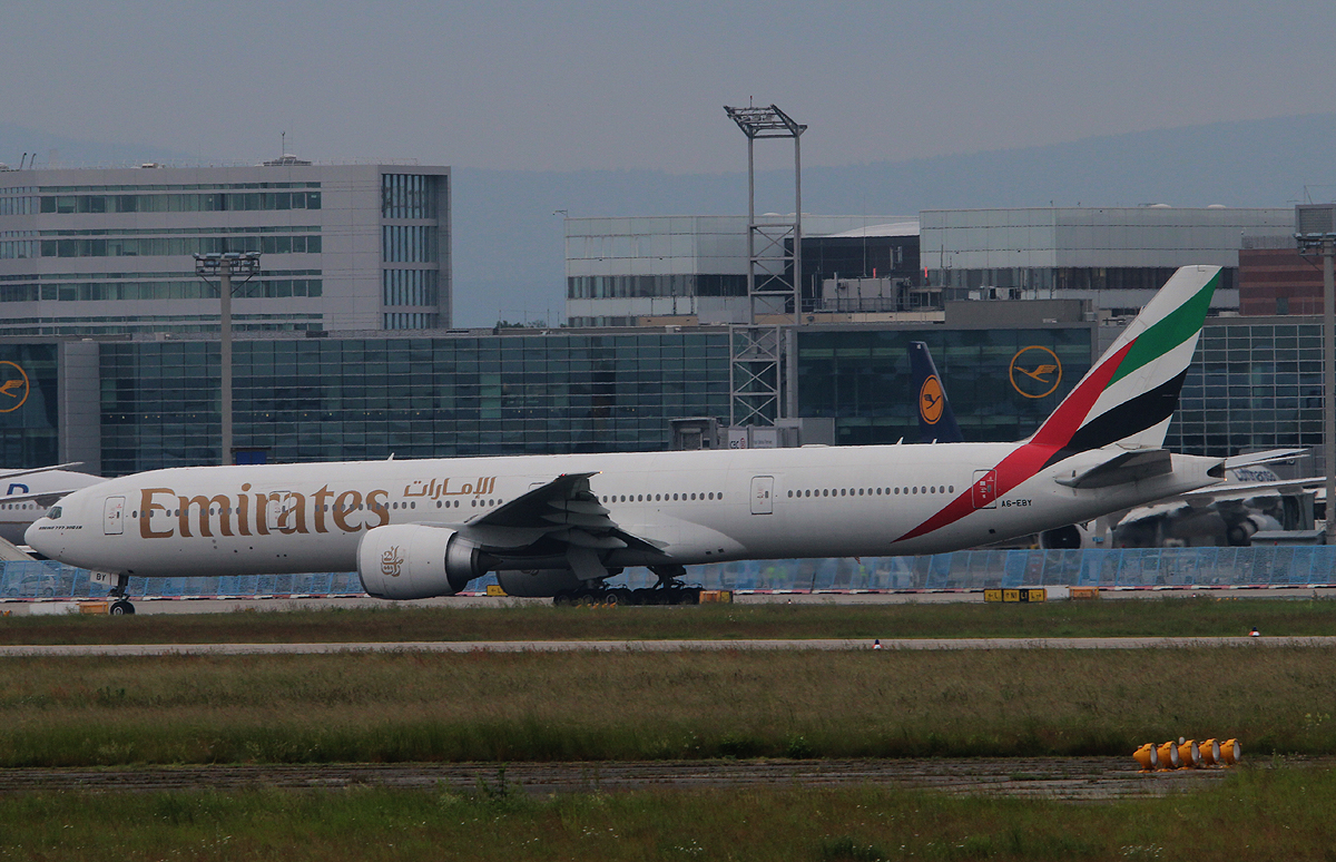Emirates B 777-36N(ER) A6-EBY am 10.06.2013 auf dem Flughafen Frankfurt