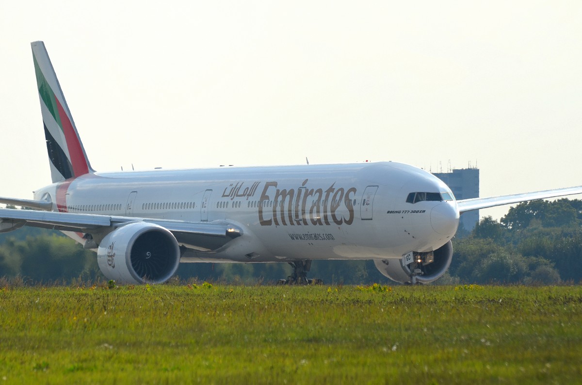 Emirates Boeing 777-300ER A6-EGC in Hamburg Fuhlsbüttel am 20.09.14