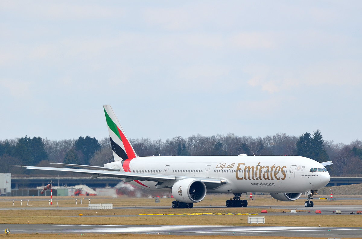 Emirates Boeing 777-300ER A6-ENX am Aiport Hamburg Helmut Schmidt am 11.03.18 aufgenommen.