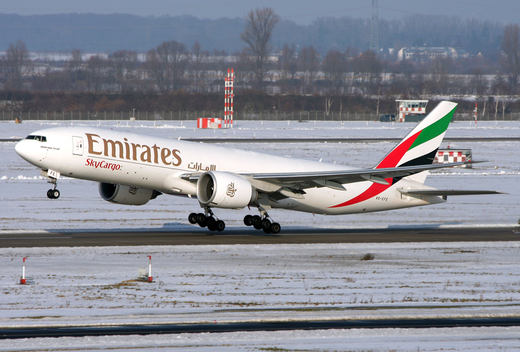 Emirates Sky Cargo B777-200F A6-EFE beim Takeoff auf 23L in DUS / EDDL / Düsseldorf am 04.01.2011