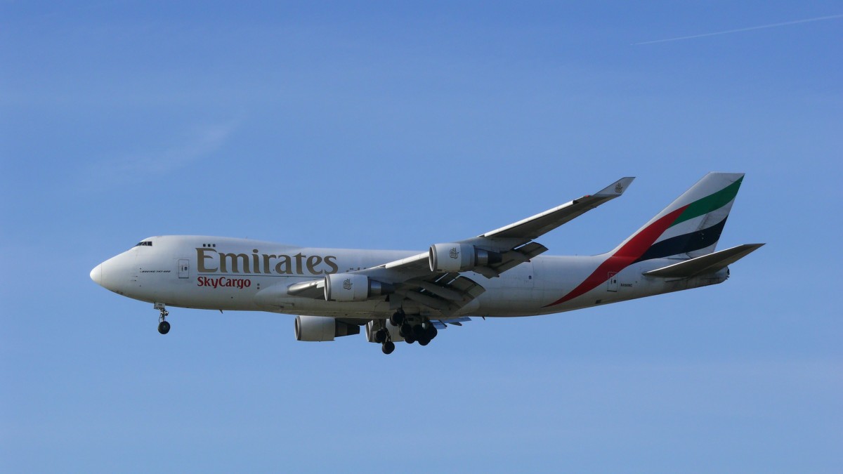 Emirates SkyCargo N408MC mit einer Boeing 747-47UF/SCD im Anflug auf Frankfurt am 06.04.2007.