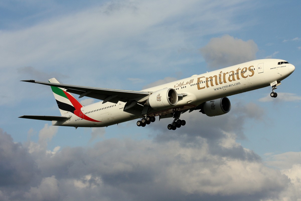 Emirates,A6-ECS,(c/n 38980),Boeing 777-31H(ER),23.06.2015,HAM-EDDH,Hamburg,Germany