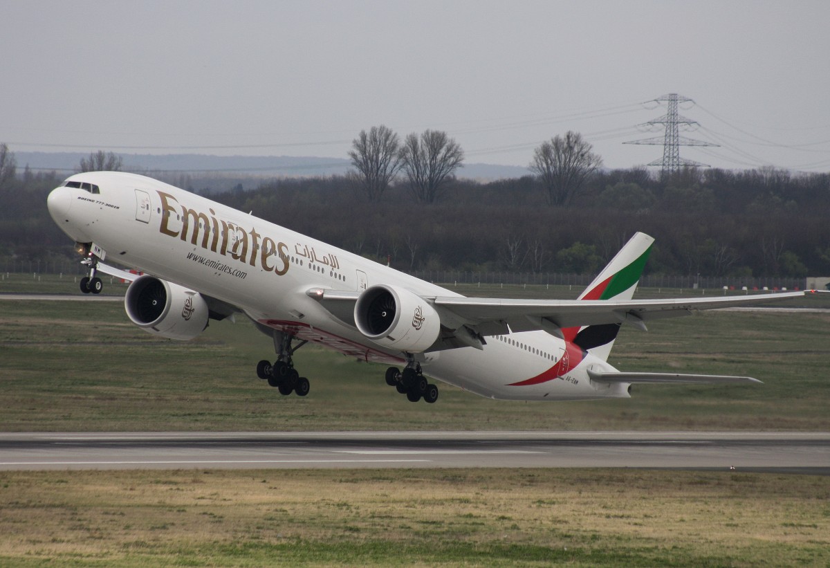 Emirates,A6-ENM,(c/n 41359),Boeing 777-31H(ER),11.04.2015,DUS-EDDL,Düsseldorf,Germany