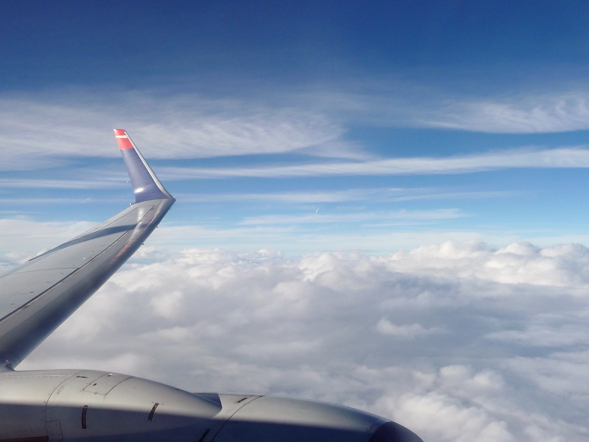 Endlich raus aus dem Regen: Winglet der Germanwings D-AGWA, Airbus A319, über den Wolken, 2.8.16