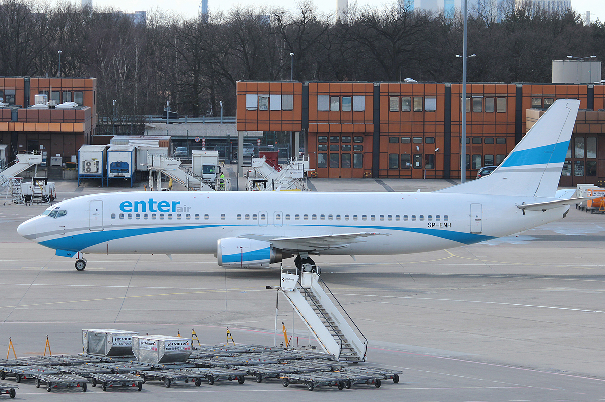 Enter Air B 737-405 SP-ENH bei der Ankunft in Berlin-Tegel am 07.04.2013