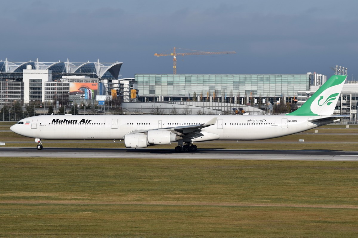 EP-MMI Mahan Airlines Airbus A340-642  beim Start am 13.12.2015 in München