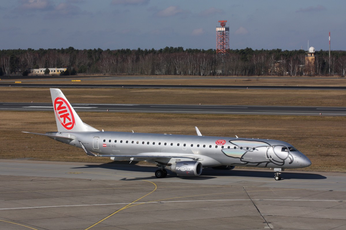 ERJ190 (Niki, OE-IHE) am 23.02.2014 in Berlin-Tegel. 