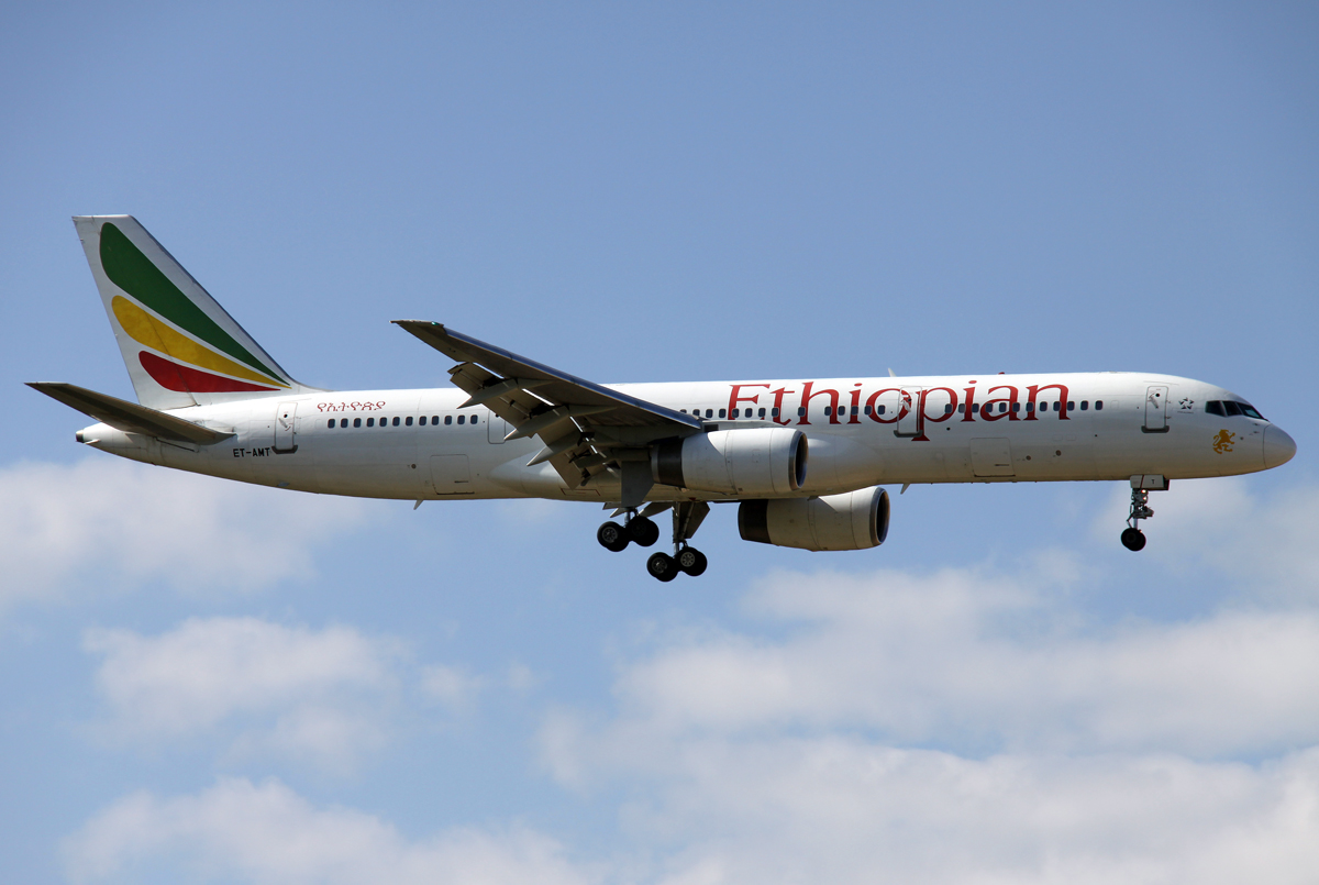 Ethiopian B757-200 ET-AMT im Anflug auf 25R in FRA / EDDF / Frankfurt am 13.05.2012