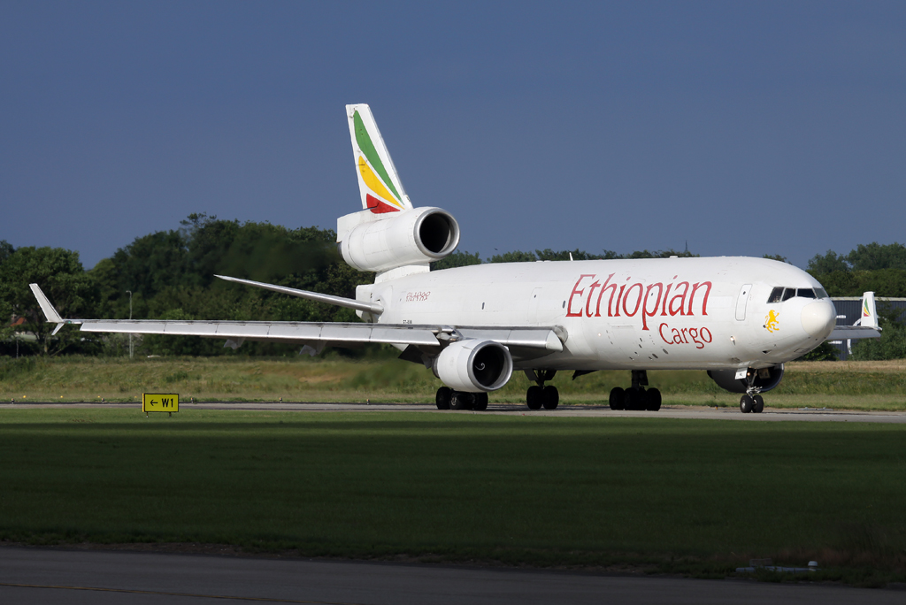Ethiopian Cargo MD-11F beim Takeoff auf 21 in MST / EHBK / Maastricht am 04.06.2014