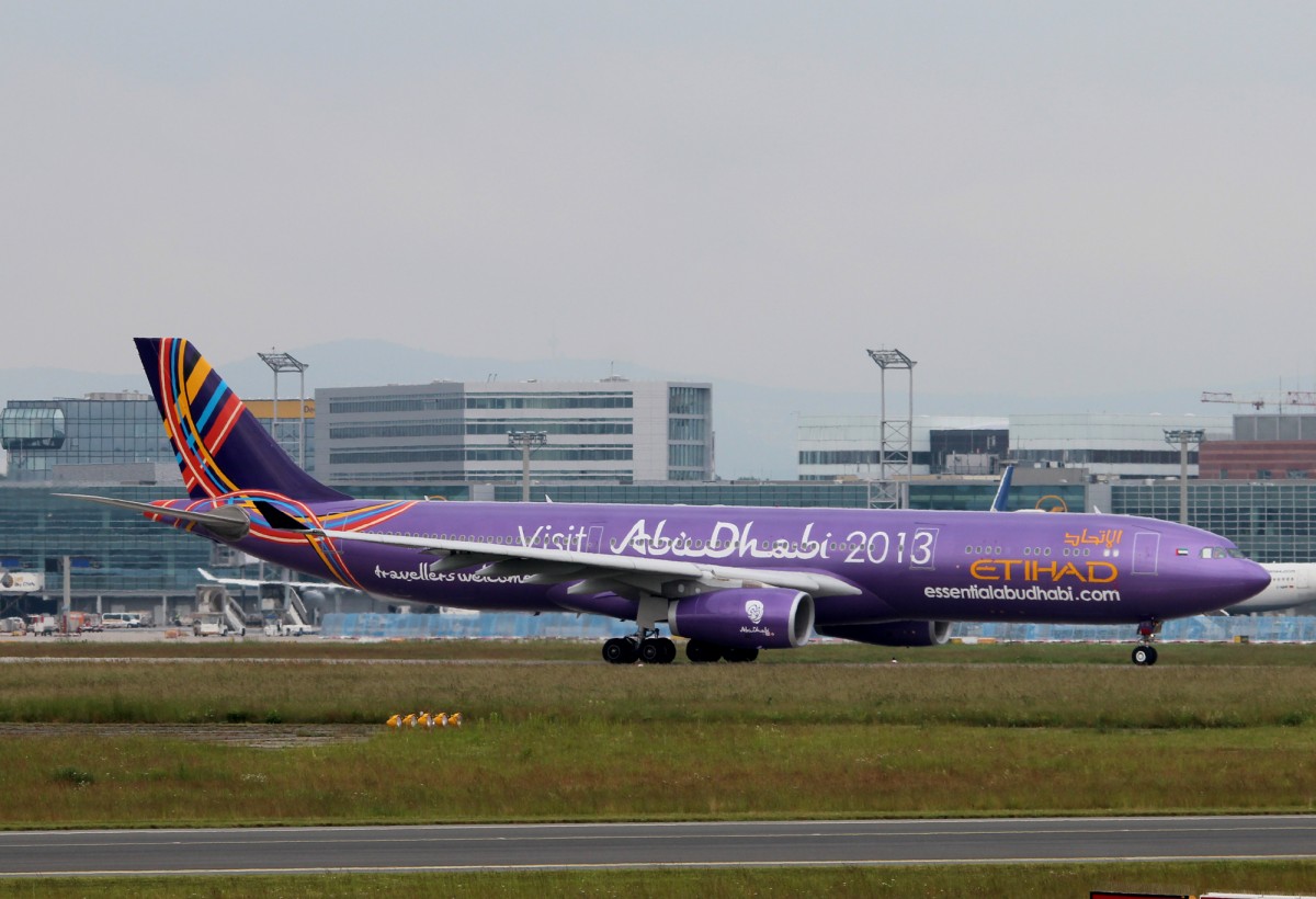 ETIHAD A 330-343E A6-AFA bei der Ankunft in Frankfurt am 10.06.2013
