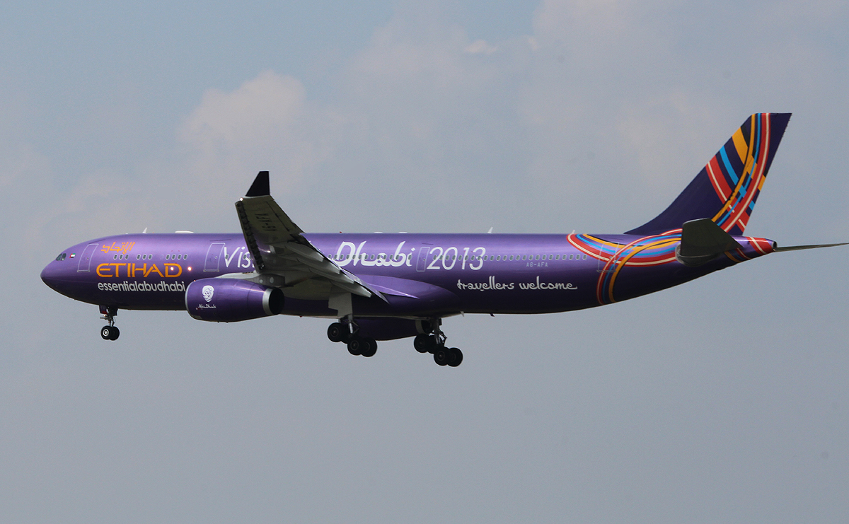 ETIHAD A 330-343E A6-AFA bei der Landung in Frankfurt am 11.06.2013