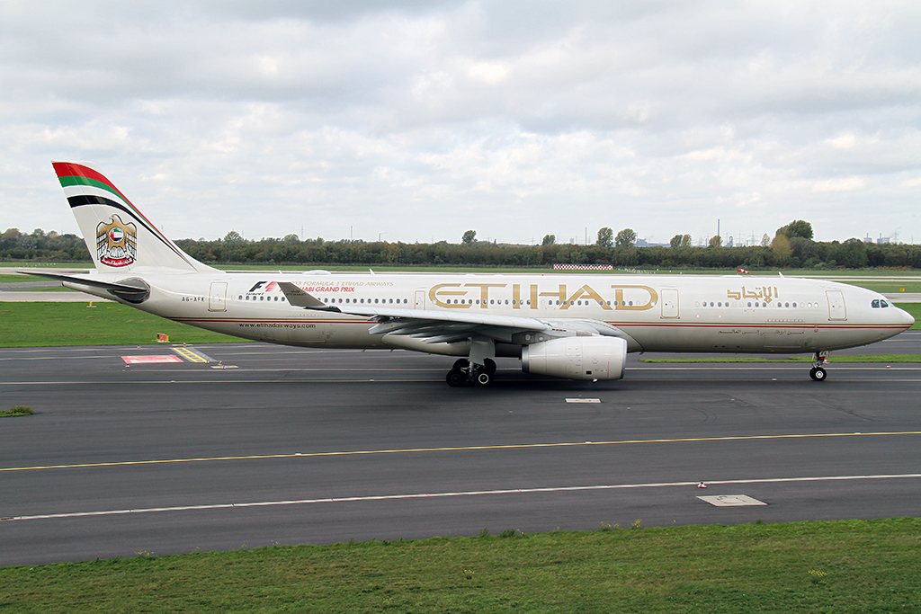 Etihad A330 (Reg.:A6-AFE) in Dsseldorf am 29.10.2013