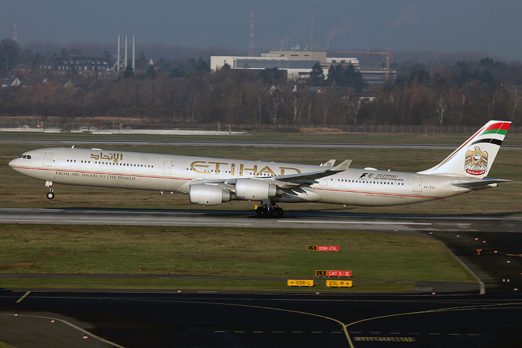 Etihad A340 600 (Reg. A6-EHI) beim Takeoff in Düsseldorf am 22.01.2016