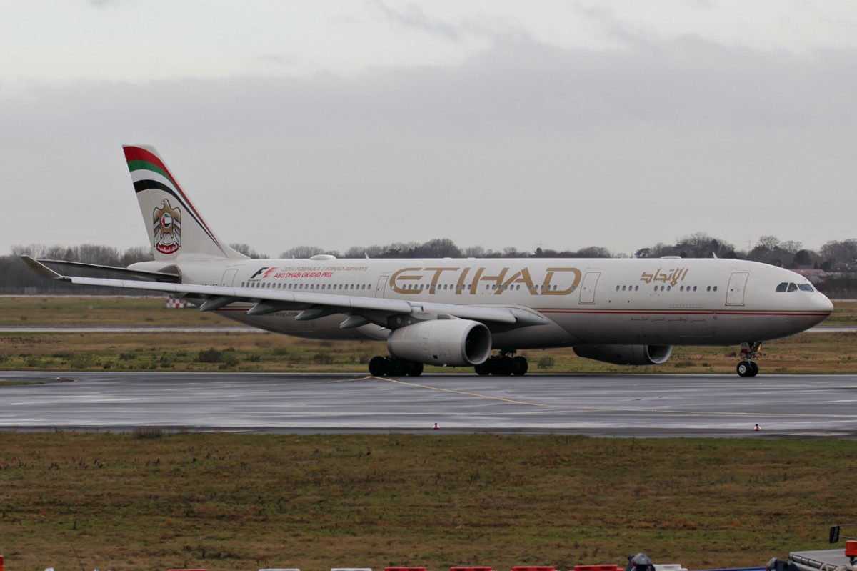 Etihad A6-AFE rollt zum Start in Düsseldorf 20.12.2014