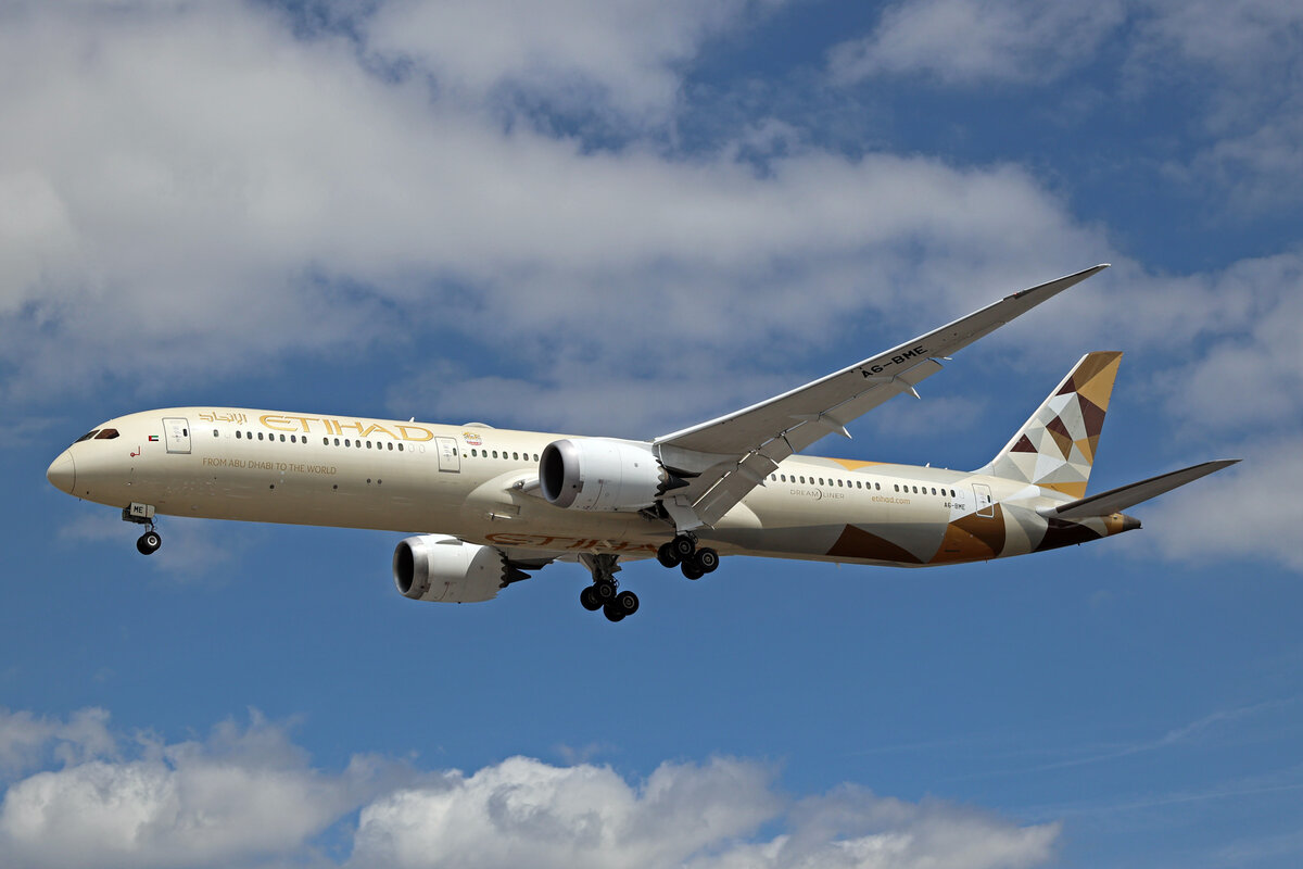 Etihad Airways, A6-BME, Boeing B787-10, msn: 60759/789, 06.Juli 2023, LHR London Heathrow, United Kingdom.