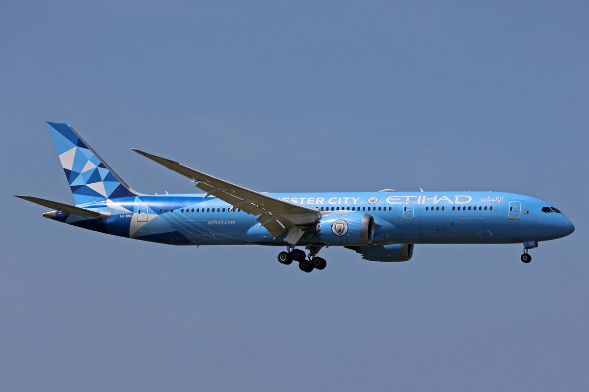 Etihad Airways, A6-BND, Boeing B787-9, MSN: 42373/910,  Manchester City , 19.Mai 2023, AMS Amsterdam, Netherlands.