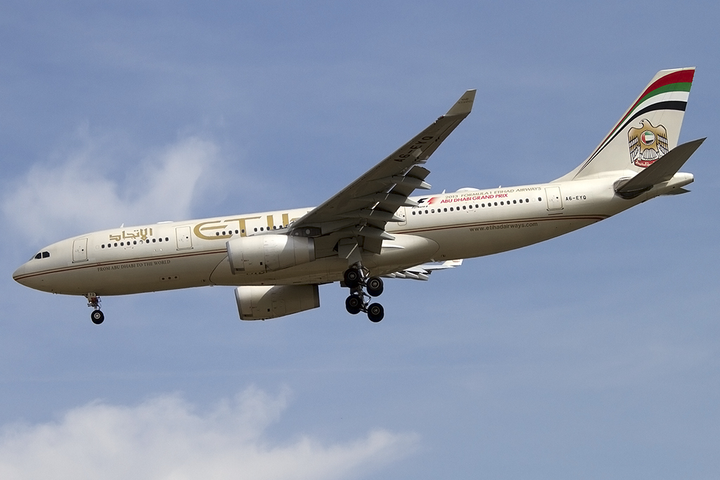 Etihad Airways, A6-EYQ, Airbus, A330-243, 14.09.2013, MXP, Mailand, Italy 



