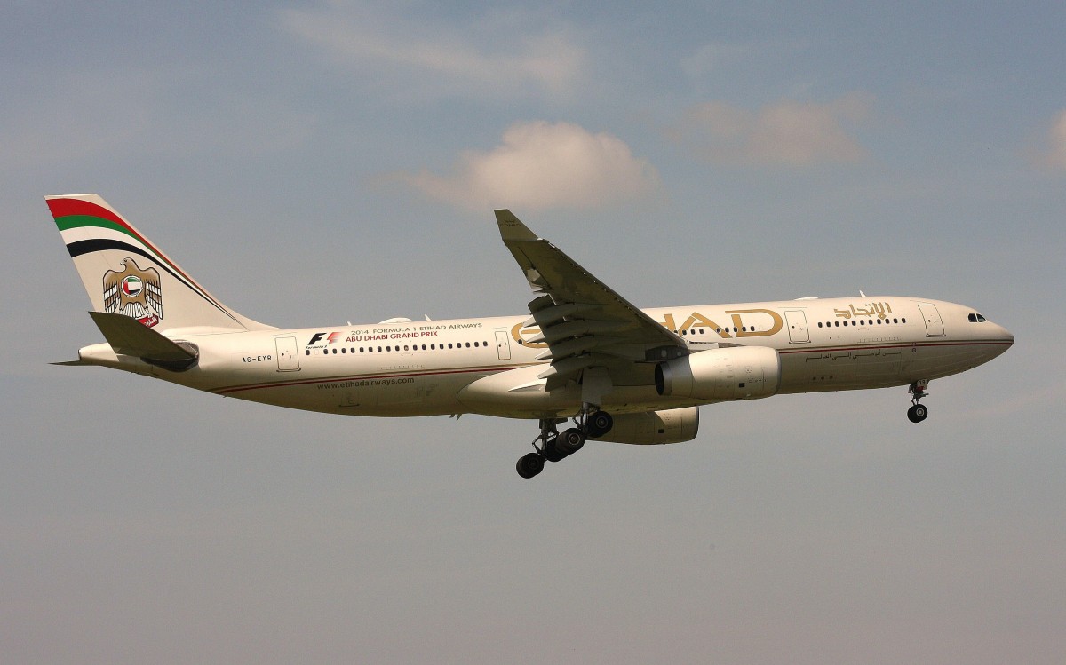 Etihad Airways,A6-EYR,(c/n 975),Airbus A330-243,17.05.2014,AMS-EHAM,Amsterdam-Schiphol,Niederlande(cs Abu Dhabi Grand Prix 2014)