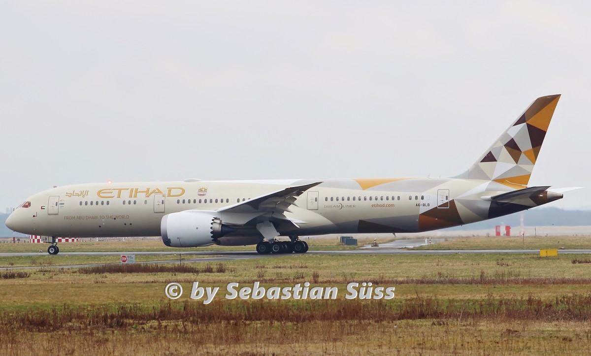 ETIHAD B787-9 A6-BLB on taxiway to runway 05L for its departure to Abu Dhabi. 15.3.15