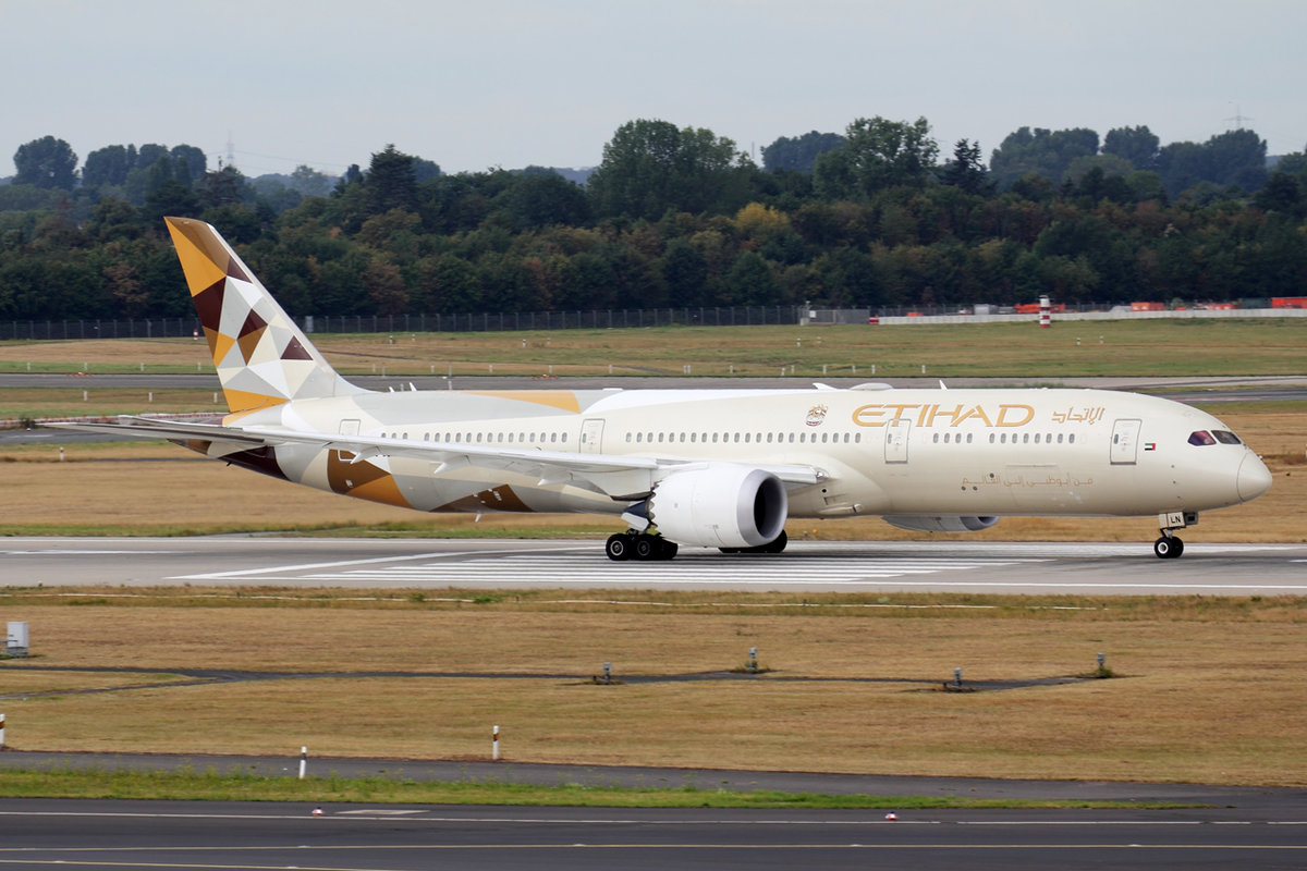 Etihad Boeing 787-9 Dreamliner A6-BLN beim Start in Düsseldorf 3.8.2019