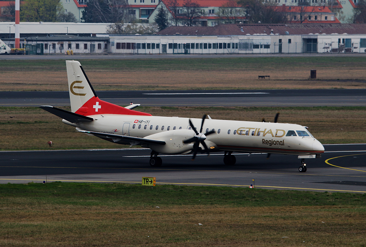 Etihad Regional, Saab 2000, HB-IYI, TXL, 10.04.2016