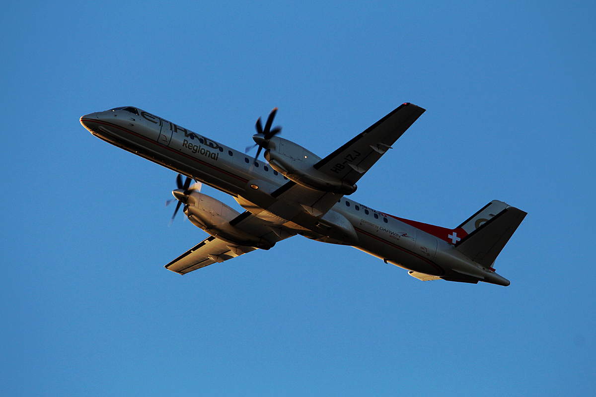 Etihad Regional Saab 2000 HB-IZJ nach dem Start in Berlin-Tegel am 09.01.2016