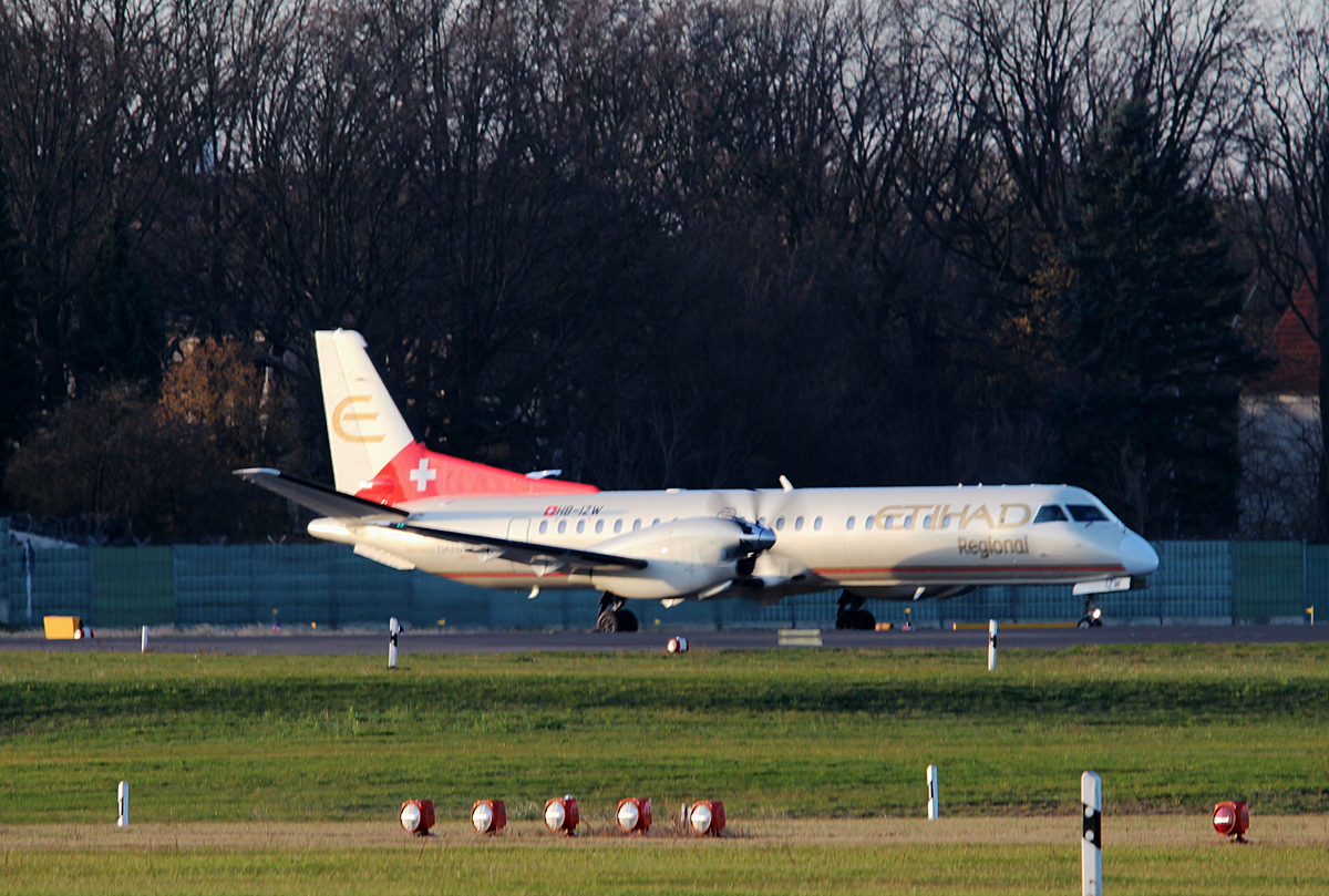 Etihad Regional Saab 2000 HB-IZW kurz vor dem Start in Berlin-Tegel am 06.12.2015