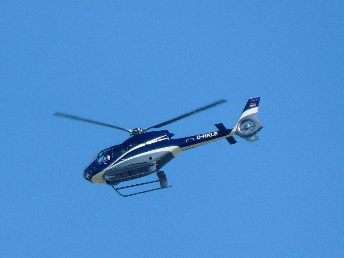 Eurocopter Ec 120 B Colibri, D-HKLE; kreist über den Flugraum von Ried i.I.; 150913