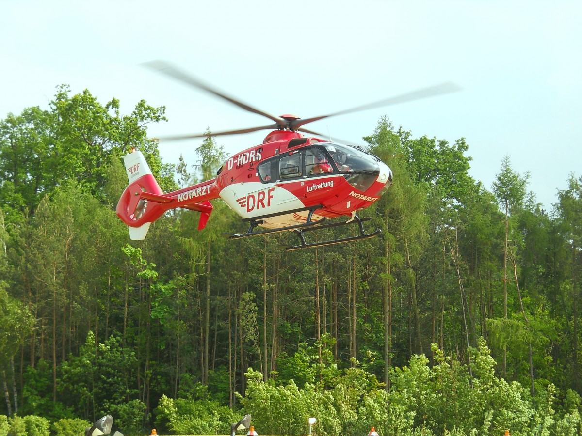 Eurocopter EC-135 P2i,Christoph 60, D-HDRS von der DRF- Luftrettung, gestartet am SRH Waldklinikum in Gera, 22.5.2015