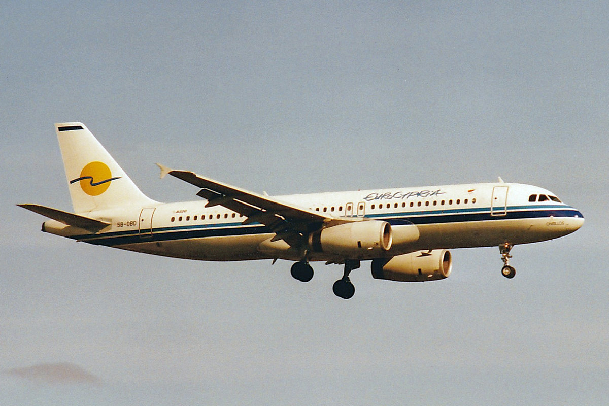Eurocypria, 5B-DBD, Airbus A320-231, msn: 316, Oktober 2001, ZRH Zürich, Switzerland.