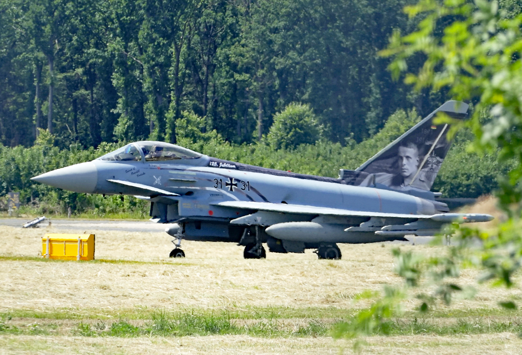 Eurofighter 31+31 der Luftwaffe am Haltepunkt RWY 25 in ETNN - 05.07.2017