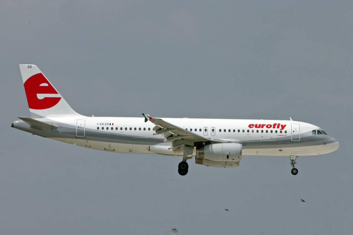 Eurofly, I-EEZO, Airbus A320-232, msn: 1723, 16.Mai 2009, MXP Milano Malpensa, Italy.