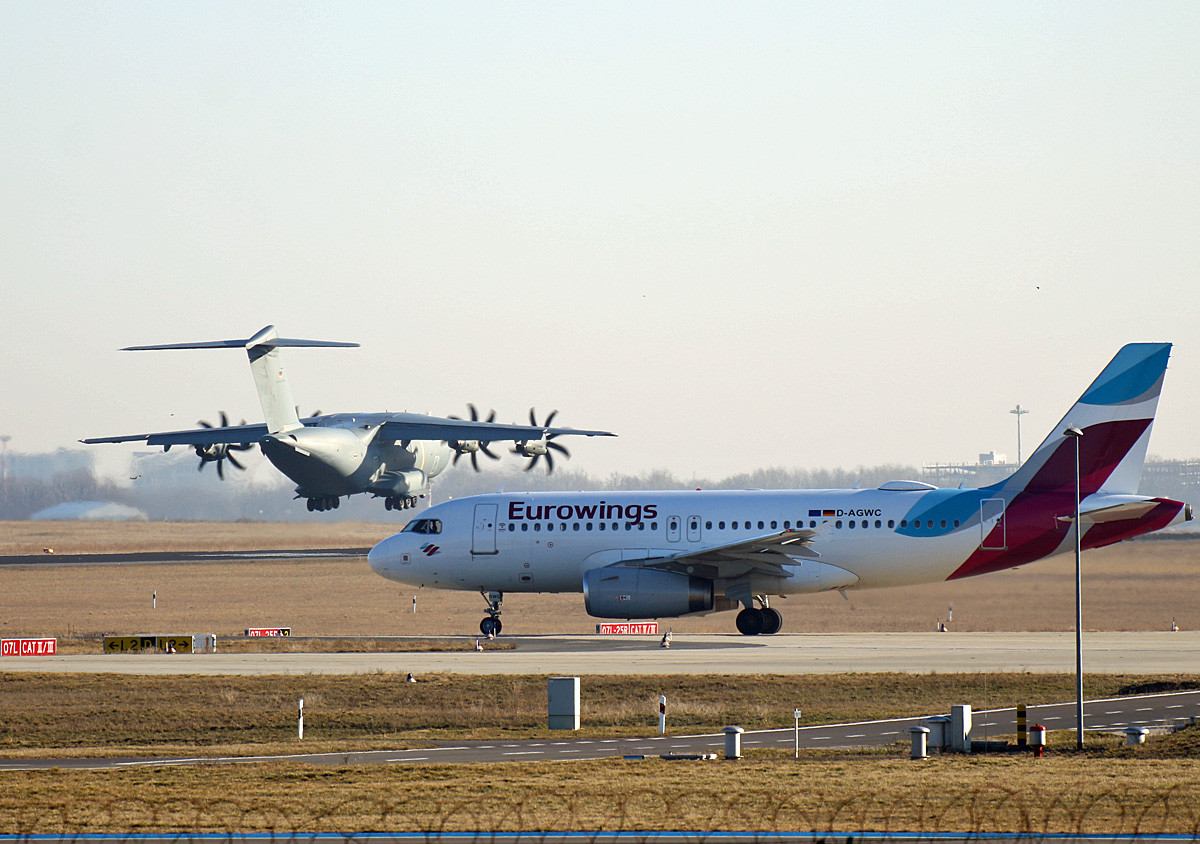 Eurowings, Airbus A 319-132, D-AGWC, Germany Air Force, Airbus A 400M Atlas, 54+29, BER, 10.03.2021