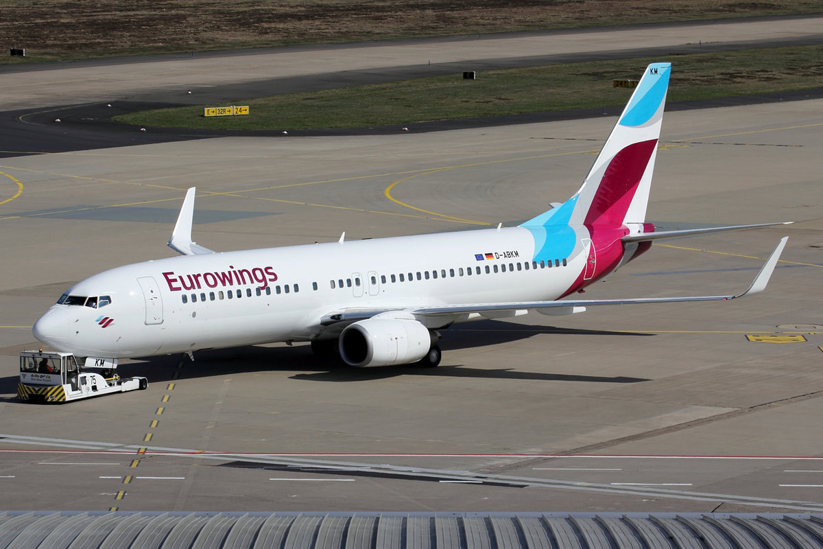Eurowings Boeing 737-86J D-ABKM beim Push back in Köln 7.4.2019