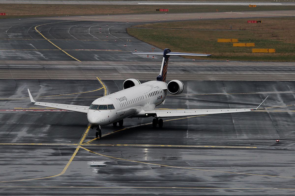 Eurowings CRJ900NG-D-ACNJ bei der Ankunft in Dsseldorf am 10.03.2015