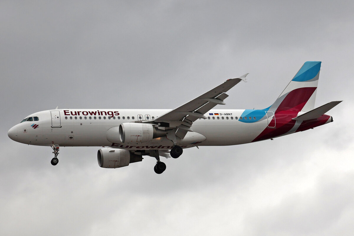 Eurowings, D-ABNT, Airbus A320-214, msn: 2562, 03.Juli 2023, LHR London Heathrow, United Kingdom.