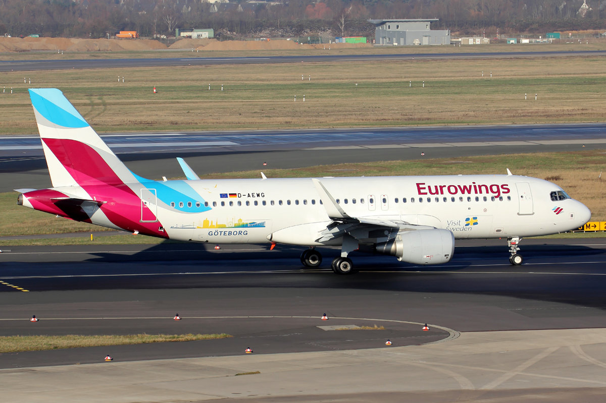 Eurowings D-AEWG Airbus A320-214(WL) rollt zum Gate in Düsseldorf 6.12.2016