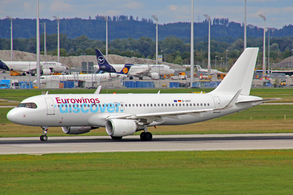 Eurowings Discover., D-AIUT, Airbus A320-214, msn: 7115, 11.September 2022, MUC München, Germany.