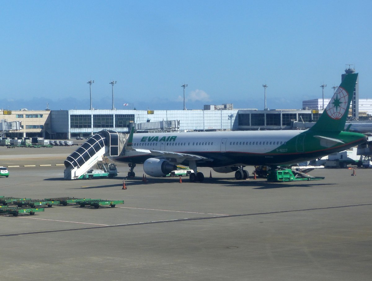 EVA Air, Airbus A 321-211 (WL), B-16227 auf dem Vorfeld des taoyuan Taipei International Airport (TPE) am 12.9.2019