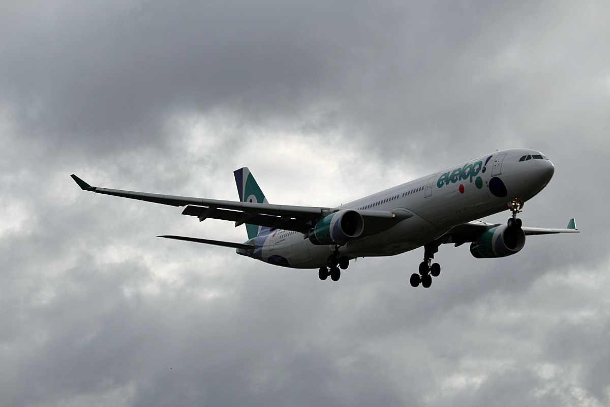 Evelop, Airbus A 330-343, EC-MII, TXL, 08.10.2017