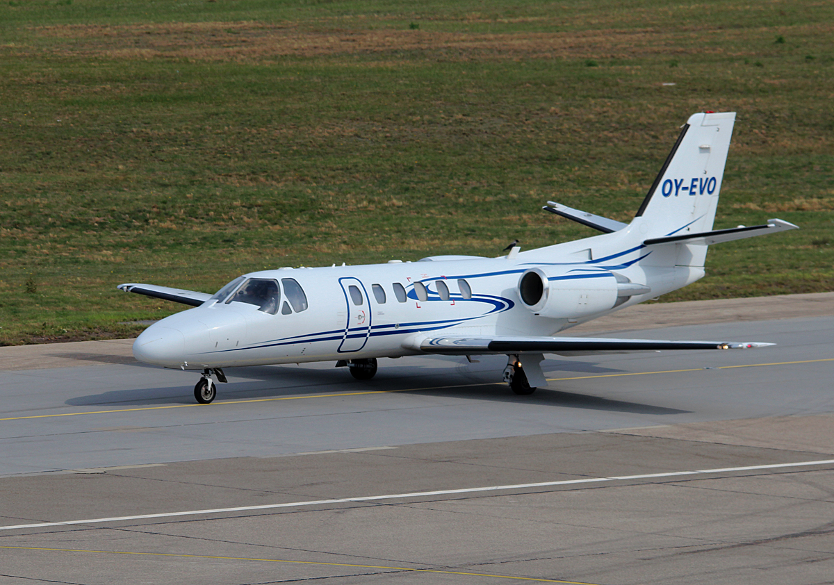 EVO Aviation Cessna 550B Citation Bravo OY-EVO bei der Ankunft in Berlin-Tegel am 13.09.2015