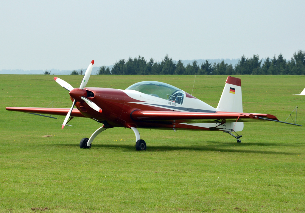 Extra EA 300 L, D-EZOZ, am Flugplatz Wershofen - 07.09.2014