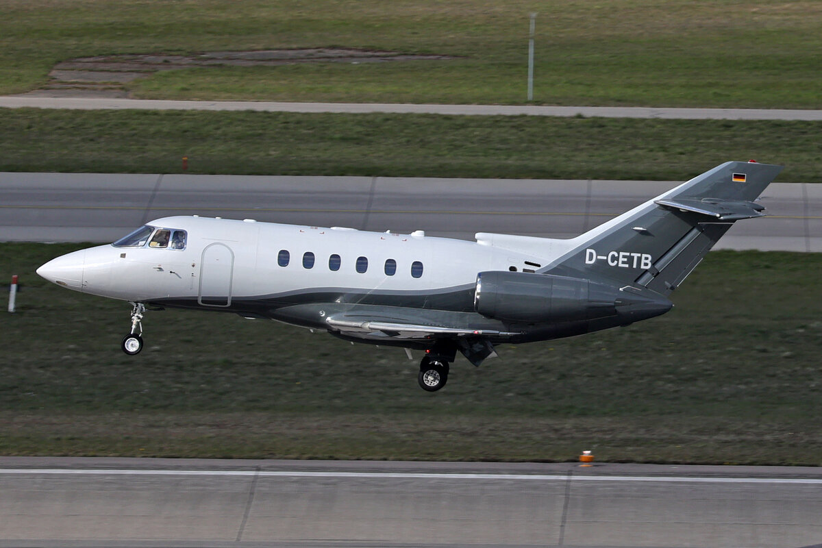 Exxaero, D-CETB, Raytheon Hawker 750, msn: HB-17, 03.April 2026, ZRH Zürich, Switzerland.