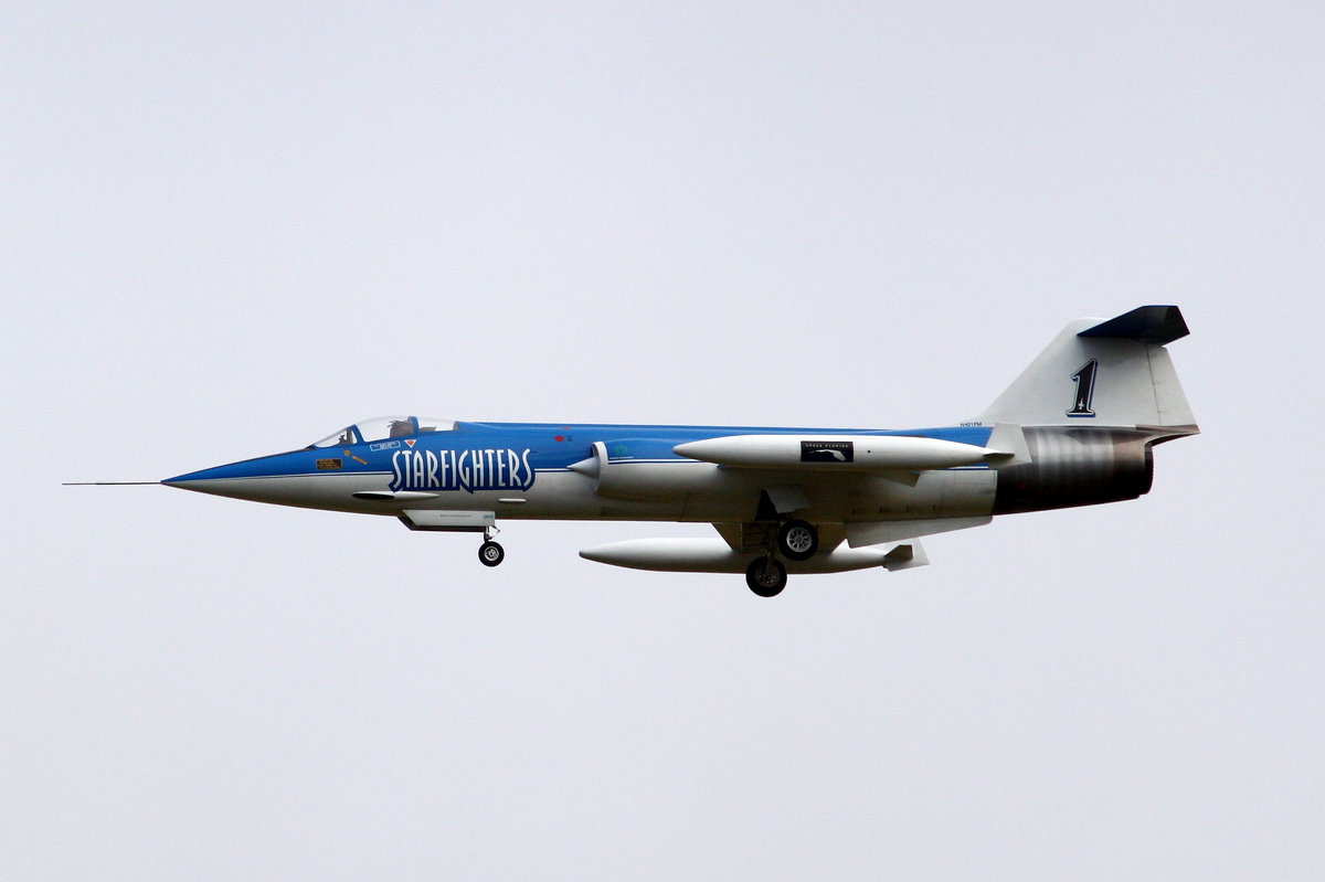 F-104G Starfighter-Modell im Flug bei der JetPower-Messe 2016 auf dem Flugplatz Bengener Heide in Bad Neuenahr-Ahrweiler. Aufnahmedatum: 17.09.2016