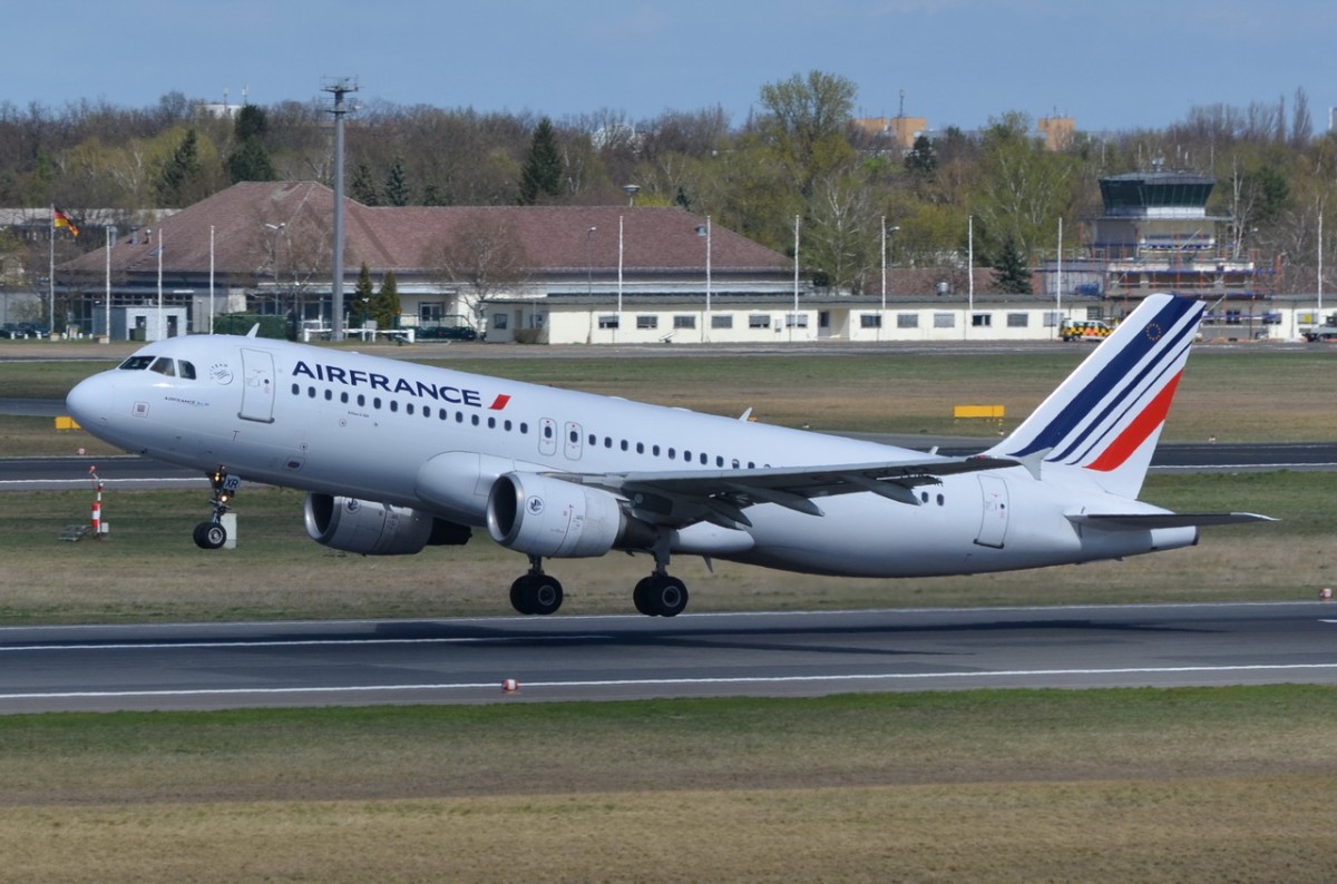 F-GKXR Air France Airbus A320-214  beim Start in Tegel  16.04.2015