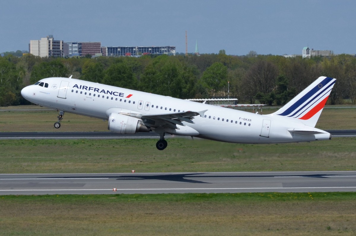 F-GKXR Air France Airbus A320-214   gestartet in Tegel  29.04.2015